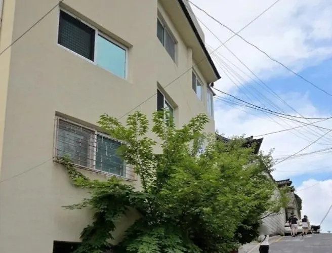 Vista Bukchon Apartment *
